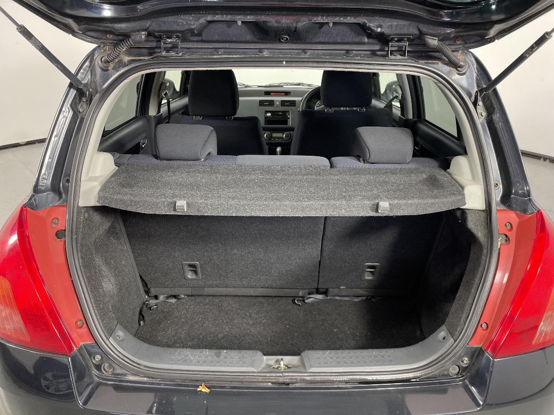 Photo '14' of Suzuki Swift