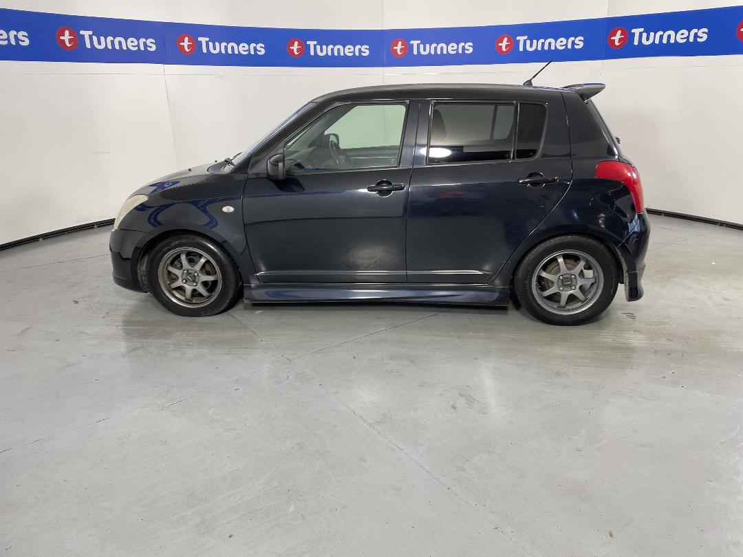 Photo '24' of Suzuki Swift