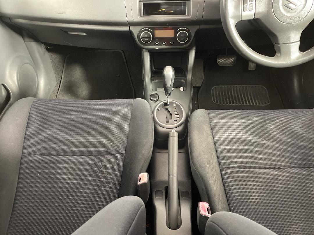 Photo '18' of Suzuki Swift