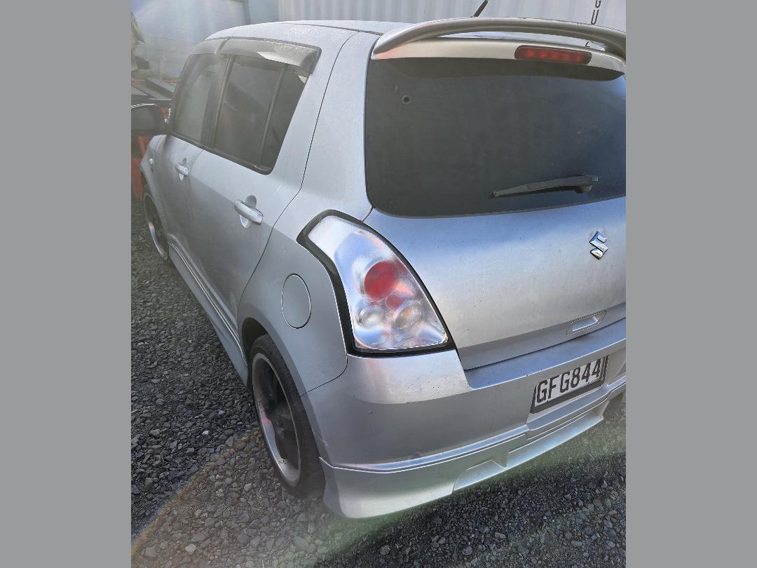 Photo '4' of Suzuki Swift