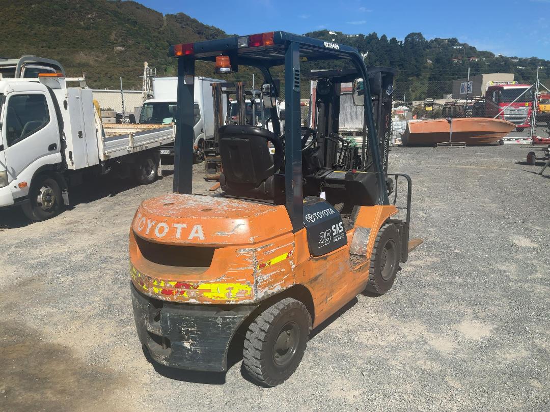 Photo '4' of Toyota 02-7FD25 Forklift Photo '4' of Toyota 02-7FD25 Forklift