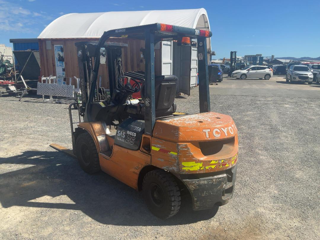 Photo '6' of Toyota 02-7FD25 Forklift Photo '6' of Toyota 02-7FD25 Forklift