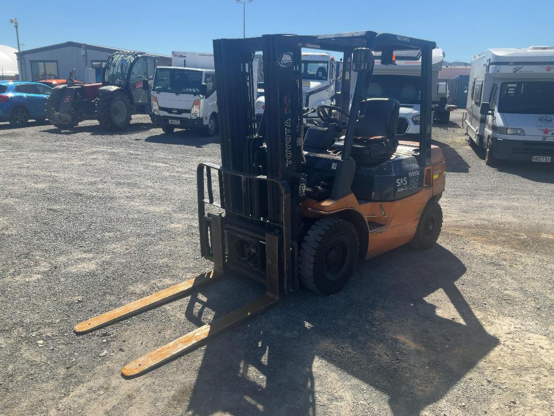 Photo '9' of Toyota 02-7FD25 Forklift Photo '9' of Toyota 02-7FD25 Forklift