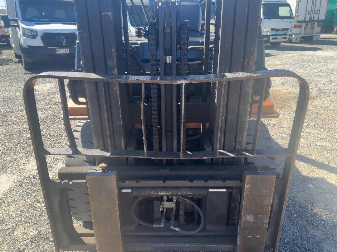 Photo '11' of Toyota 02-7FD25 Forklift Photo '11' of Toyota 02-7FD25 Forklift