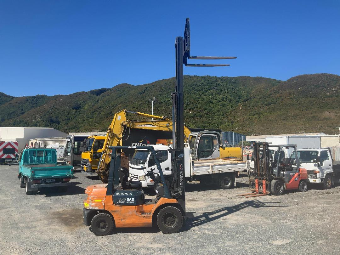 Photo '18' of Toyota 02-7FD25 Forklift Photo '18' of Toyota 02-7FD25 Forklift