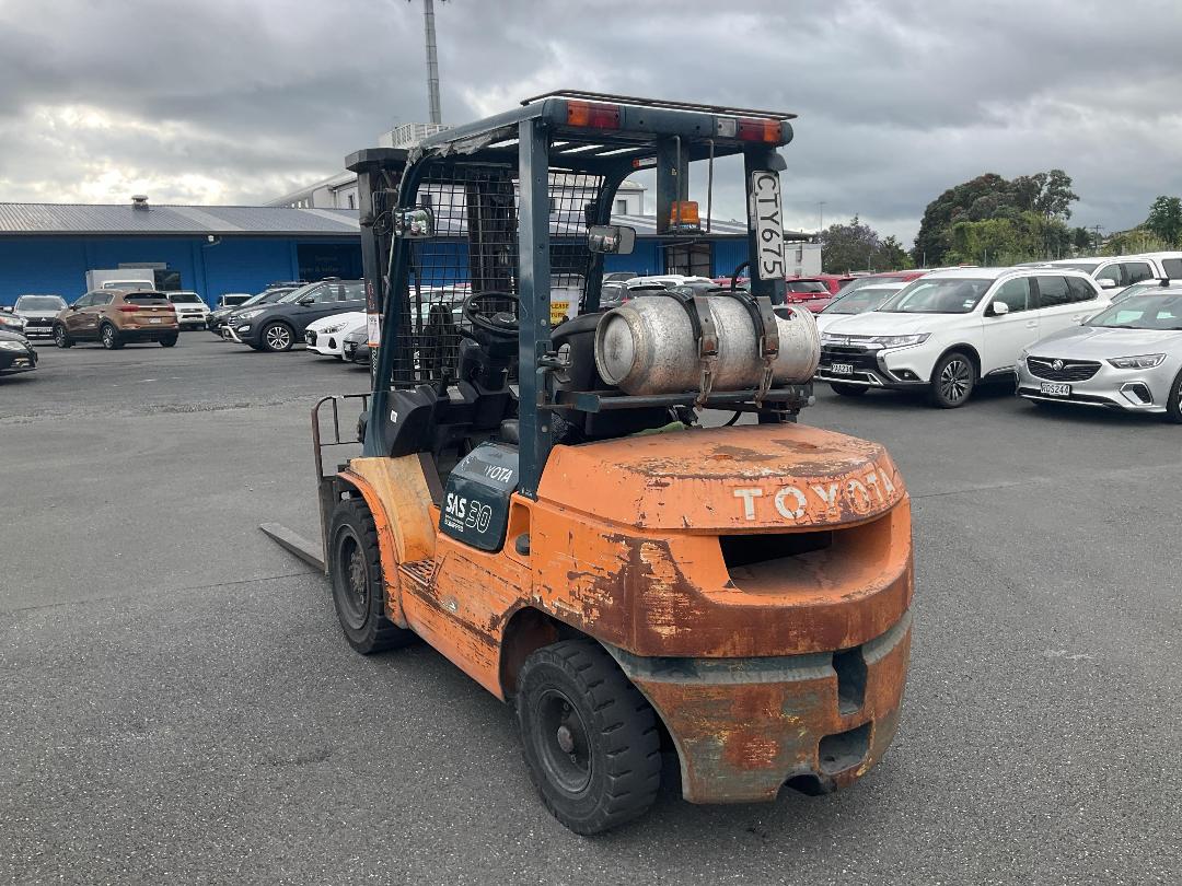Photo '6' of Toyota 02-7Fg30 Forklift Photo '6' of Toyota 02-7Fg30 Forklift