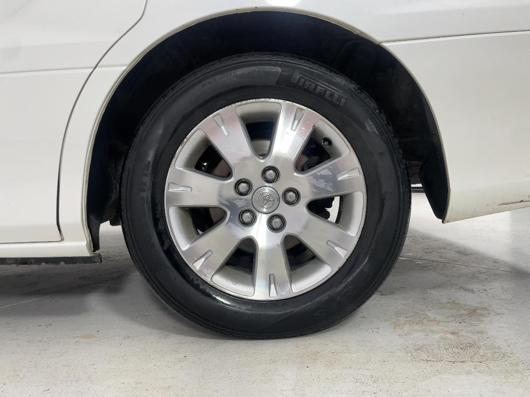 Photo '11' of Toyota Alphard