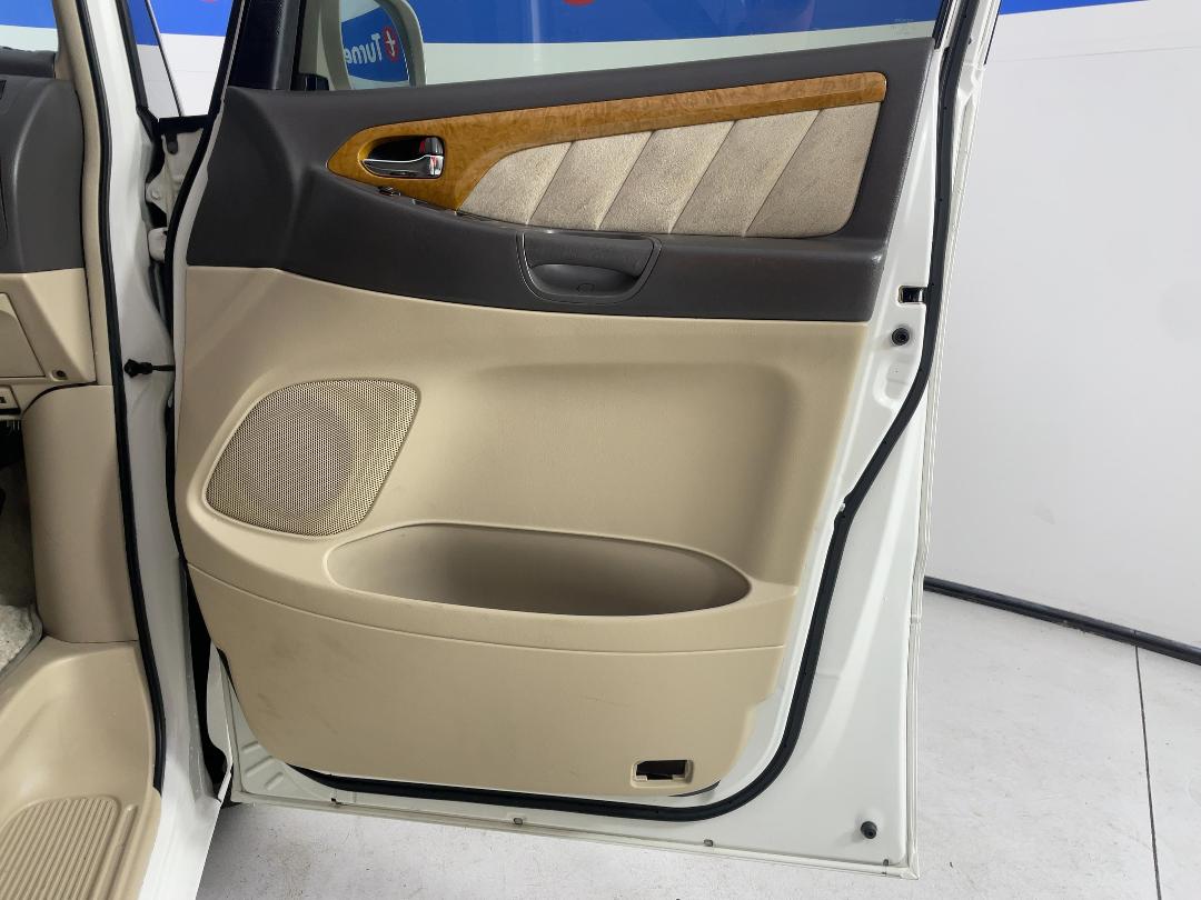 Photo '15' of Toyota Alphard