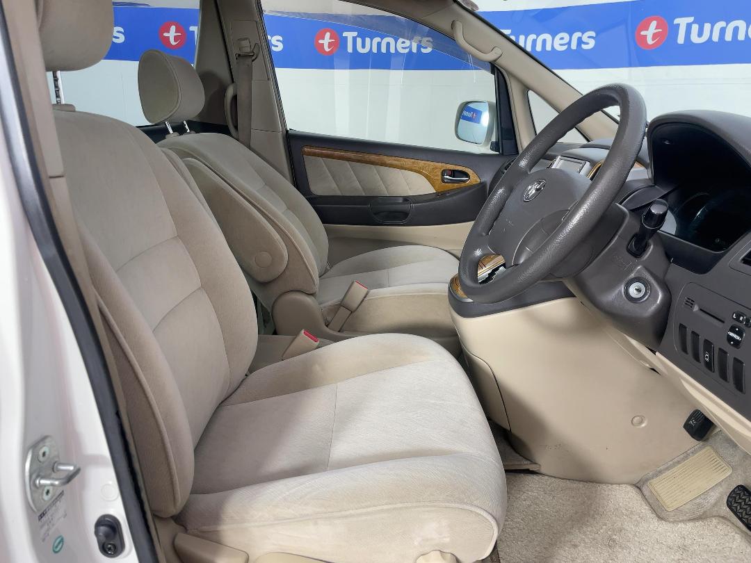 Photo '16' of Toyota Alphard