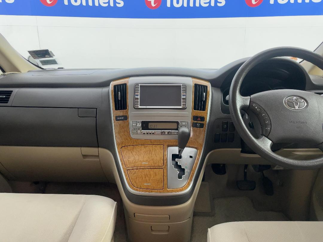 Photo '17' of Toyota Alphard