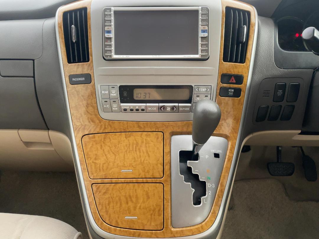 Photo '18' of Toyota Alphard