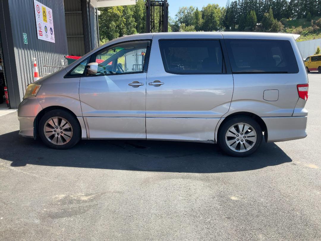 Photo '4' of Toyota Alphard