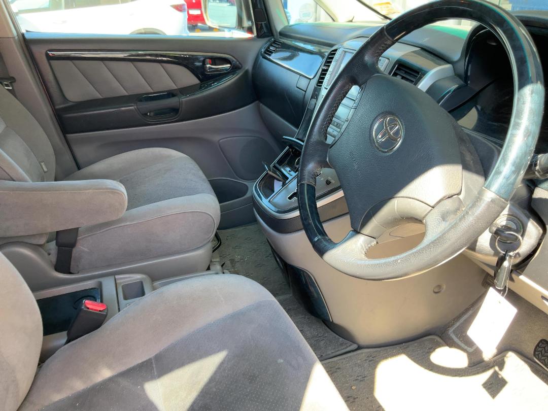 Photo '19' of Toyota Alphard