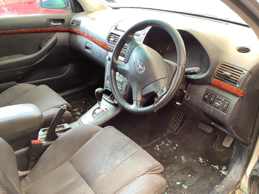 Photo '12' of Toyota Avensis