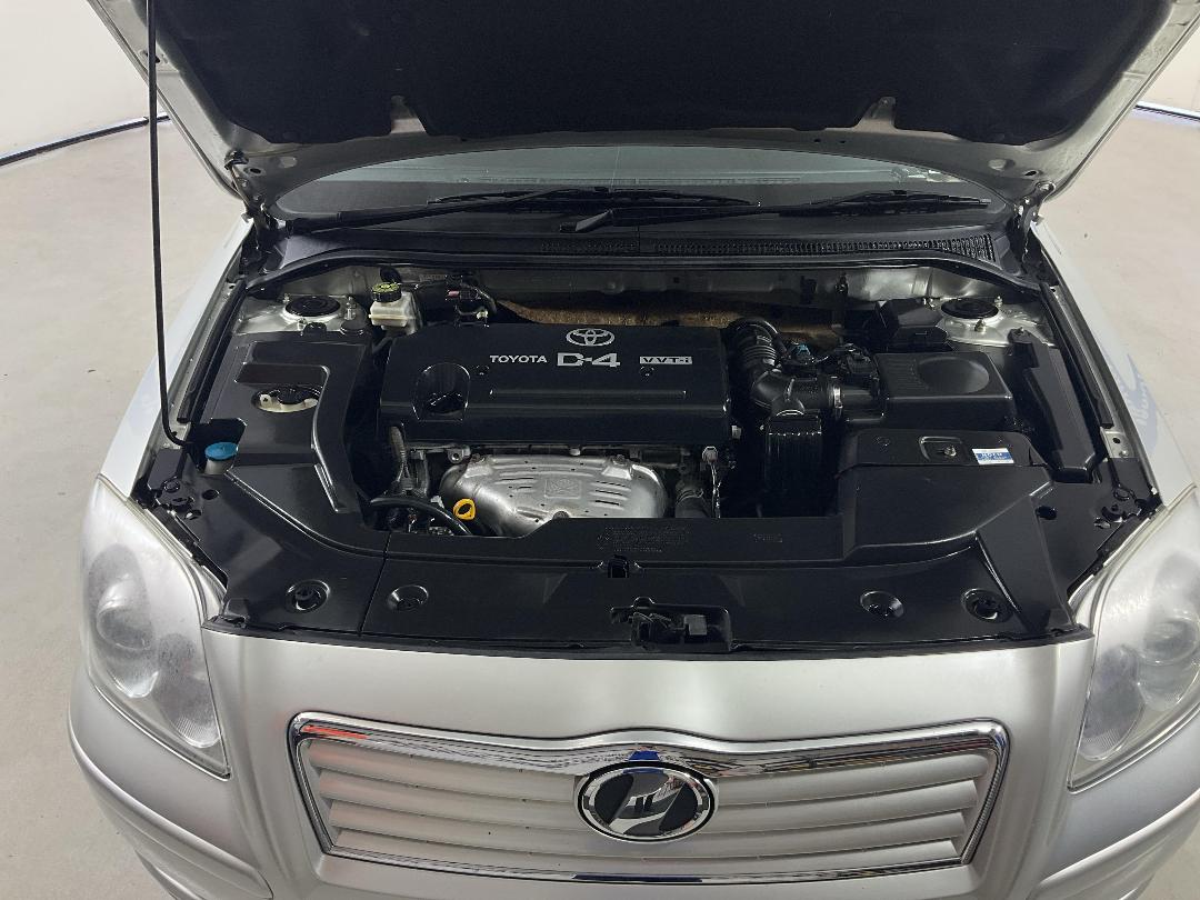 Photo '13' of Toyota Avensis