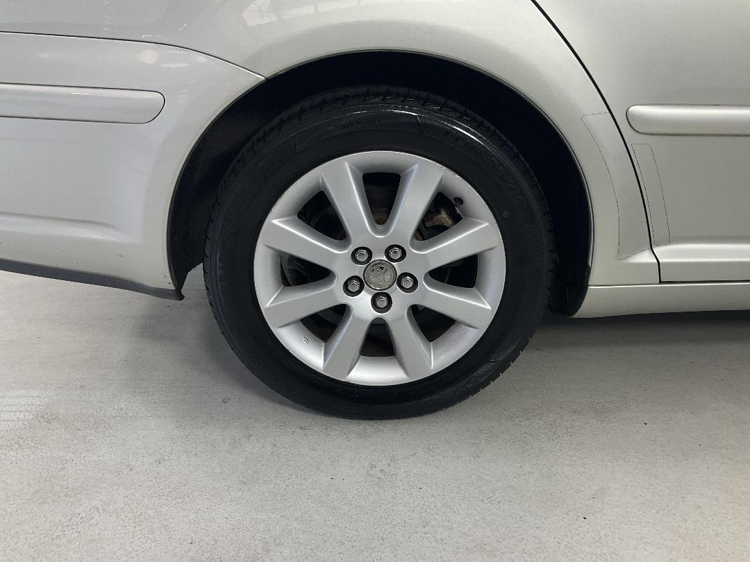 Photo '12' of Toyota Avensis