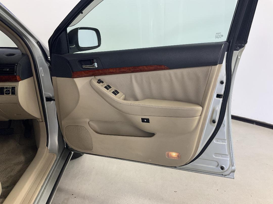 Photo '15' of Toyota Avensis