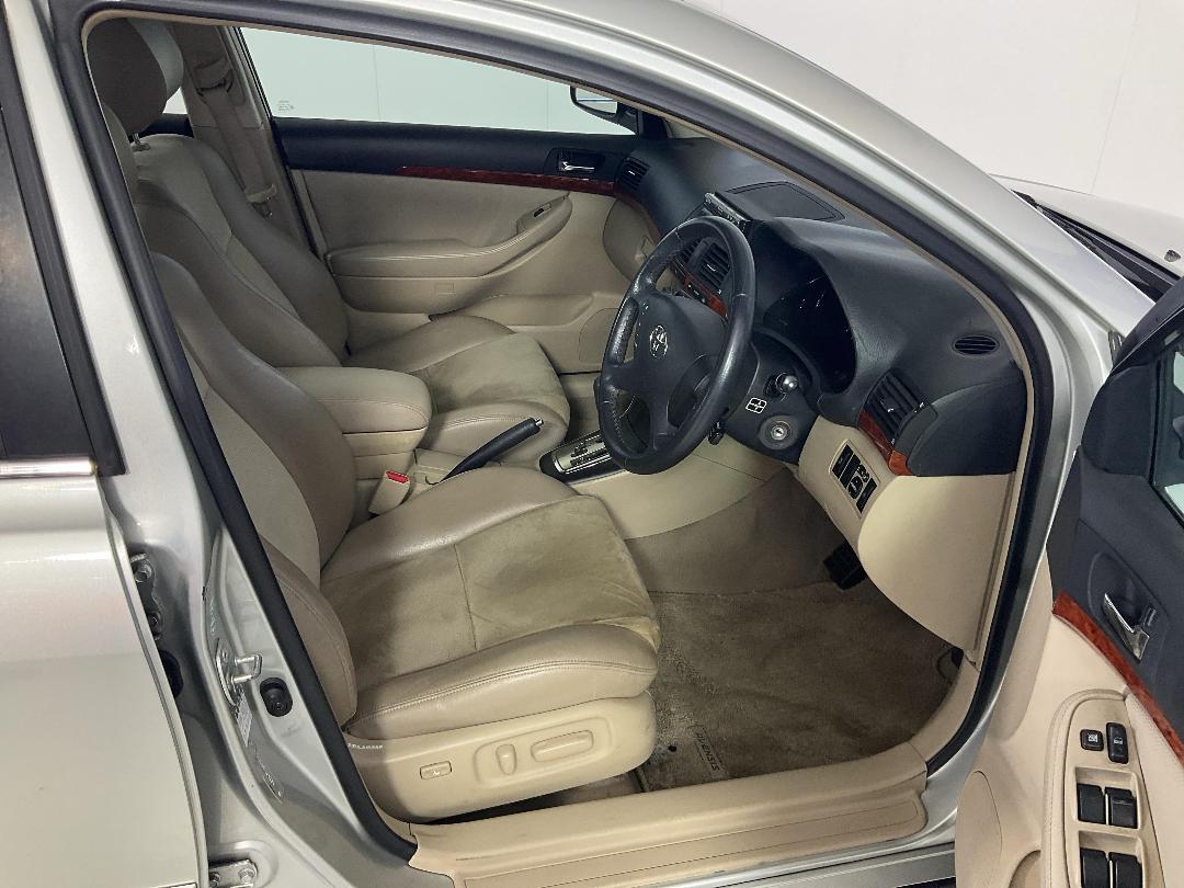 Photo '16' of Toyota Avensis