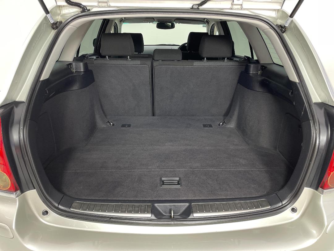 Photo '14' of Toyota Avensis Photo '14' of Toyota Avensis