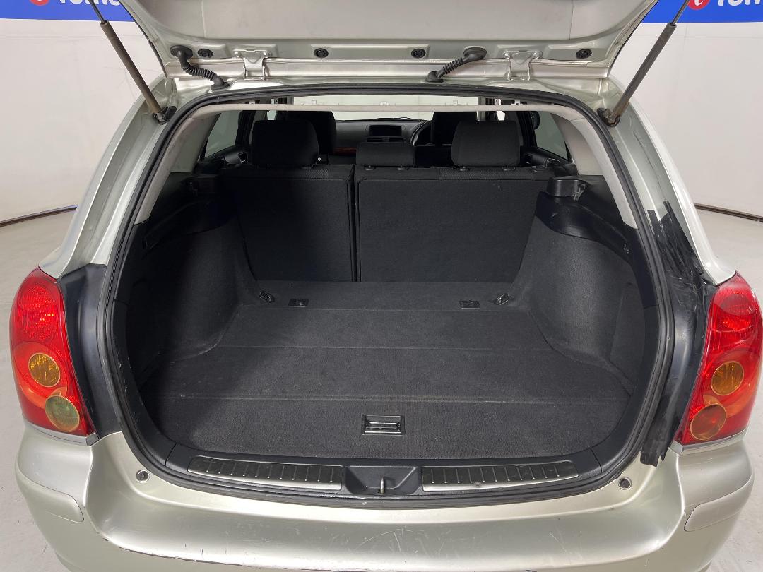 Photo '14' of Toyota Avensis