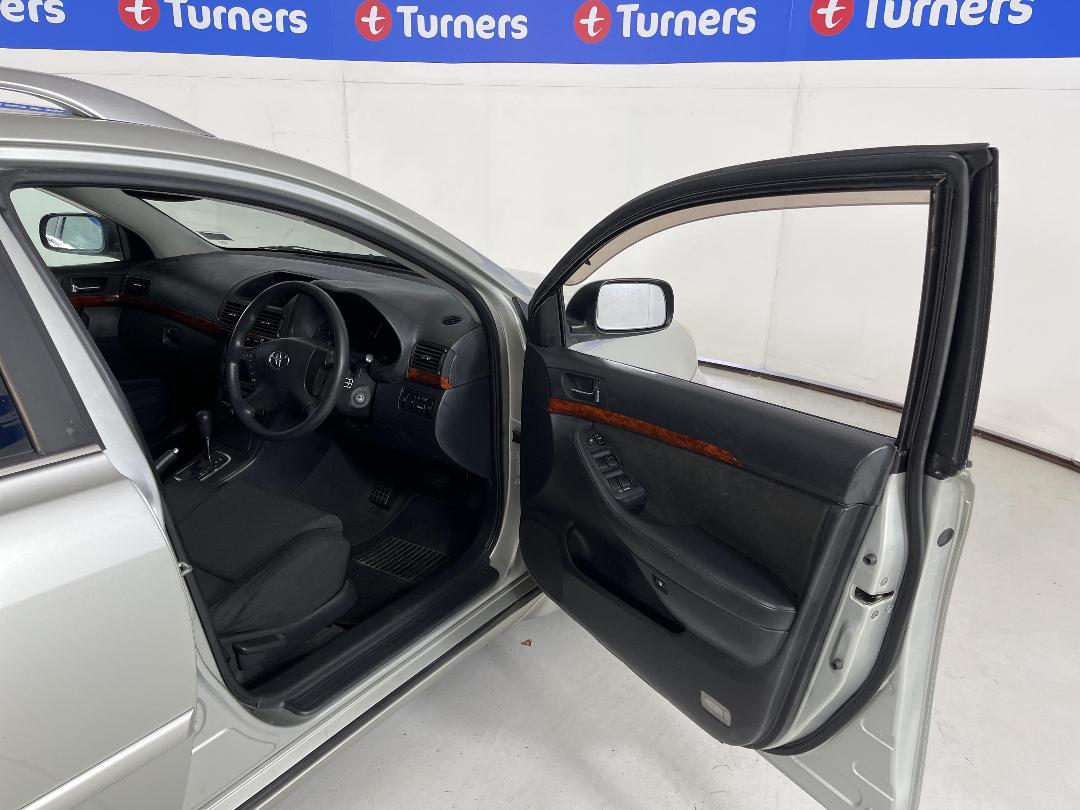 Photo '15' of Toyota Avensis