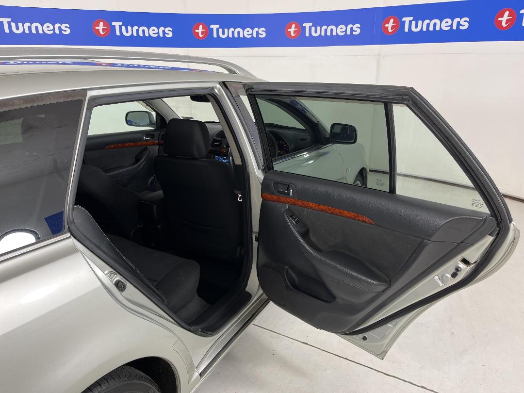 Photo '19' of Toyota Avensis