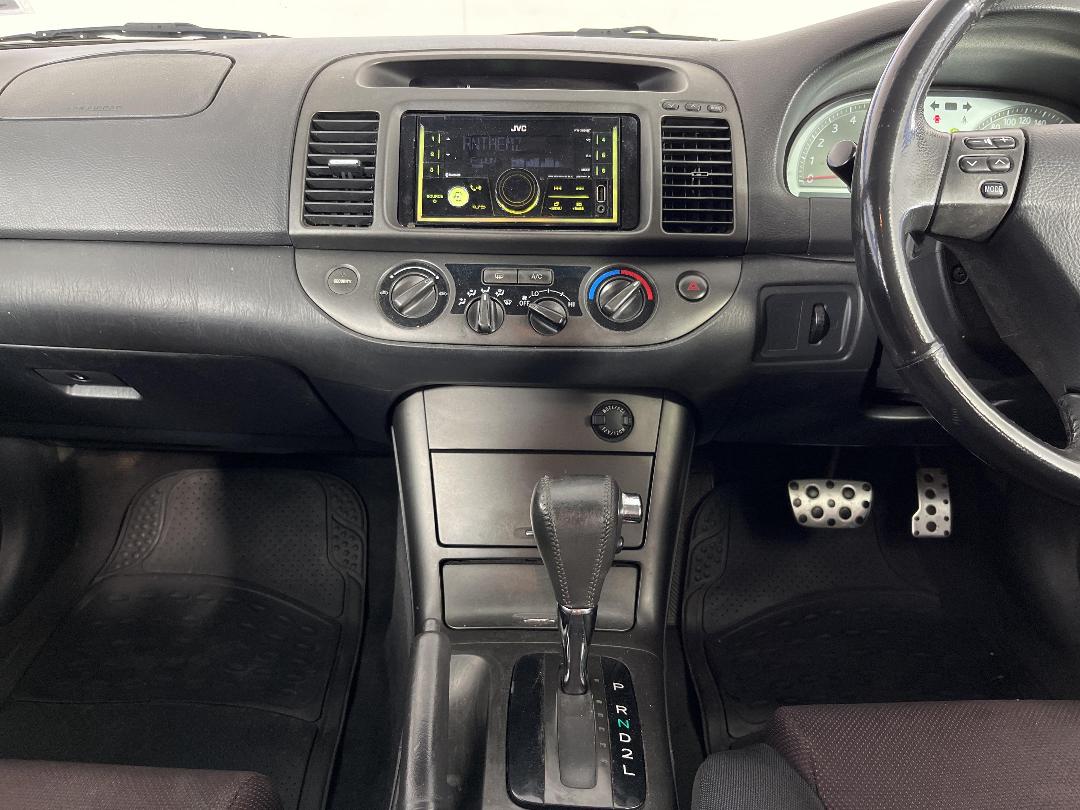 Photo '18' of Toyota Camry