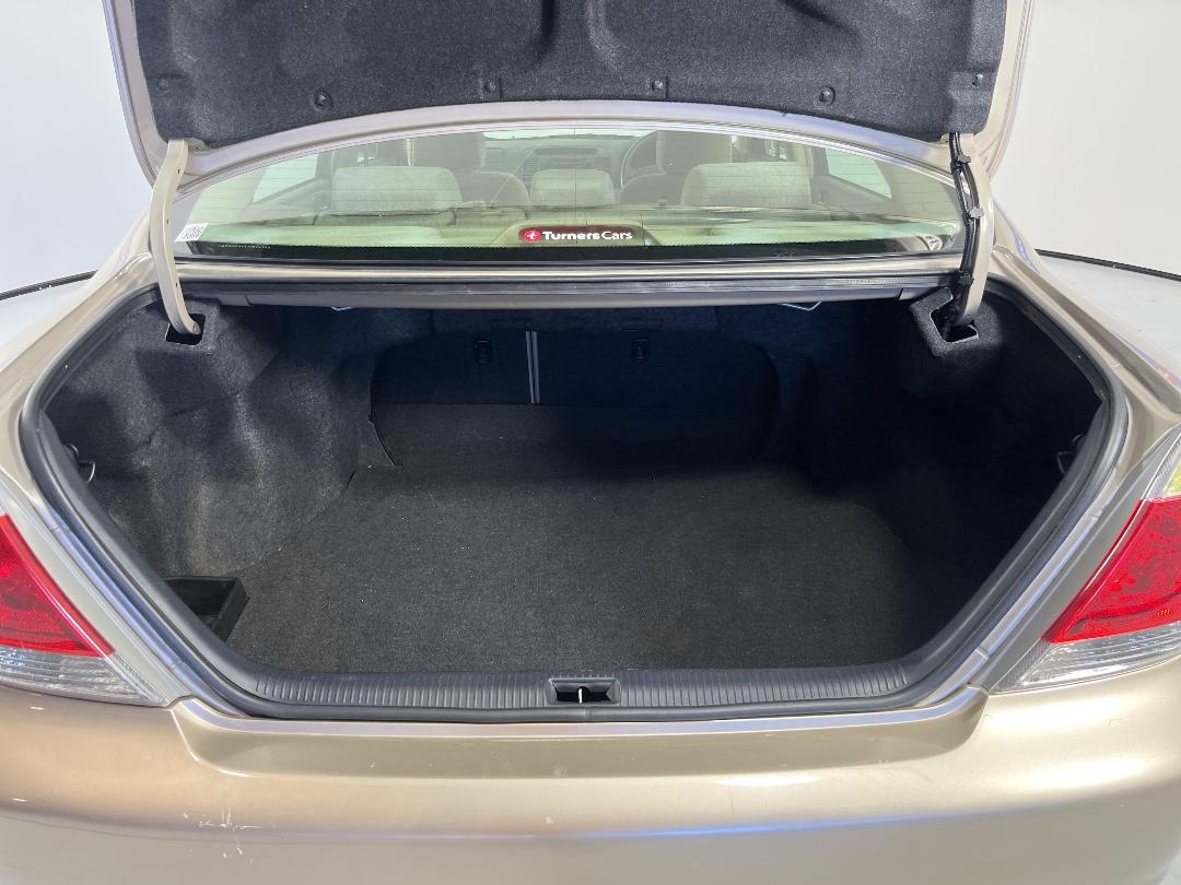 Photo '14' of Toyota Camry