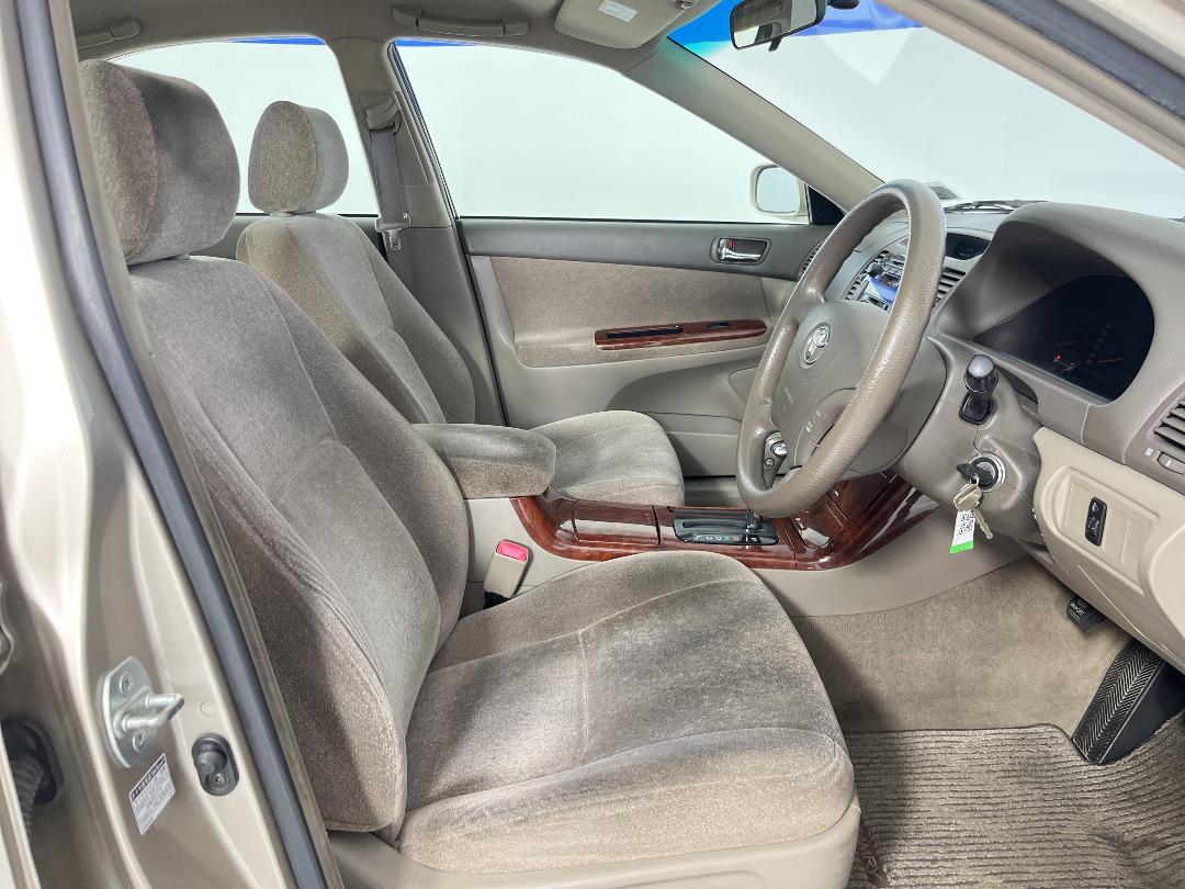 Photo '16' of Toyota Camry