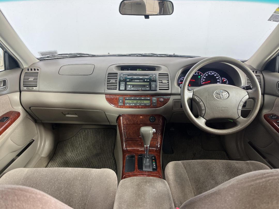 Photo '17' of Toyota Camry