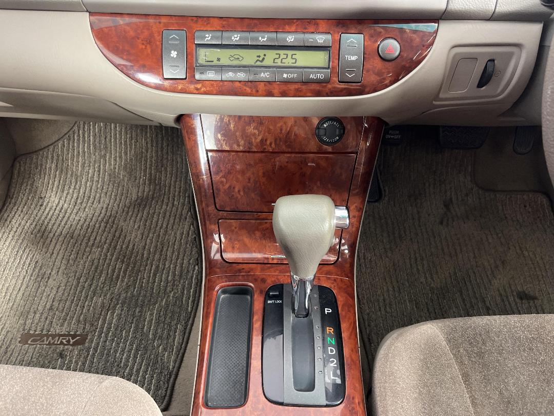 Photo '23' of Toyota Camry