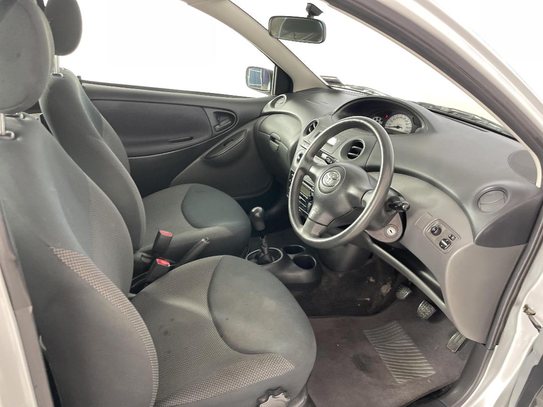 Photo '16' of Toyota Echo Photo '16' of Toyota Echo