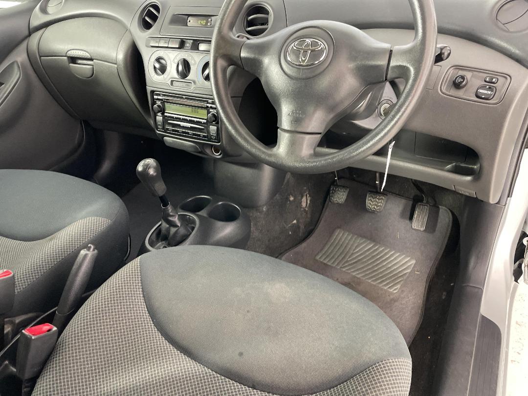 Photo '18' of Toyota Echo Photo '18' of Toyota Echo