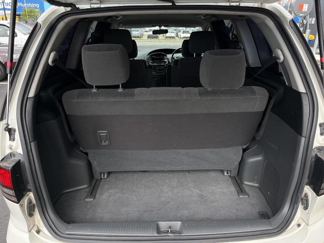 Photo '18' of Toyota Estima Photo '18' of Toyota Estima