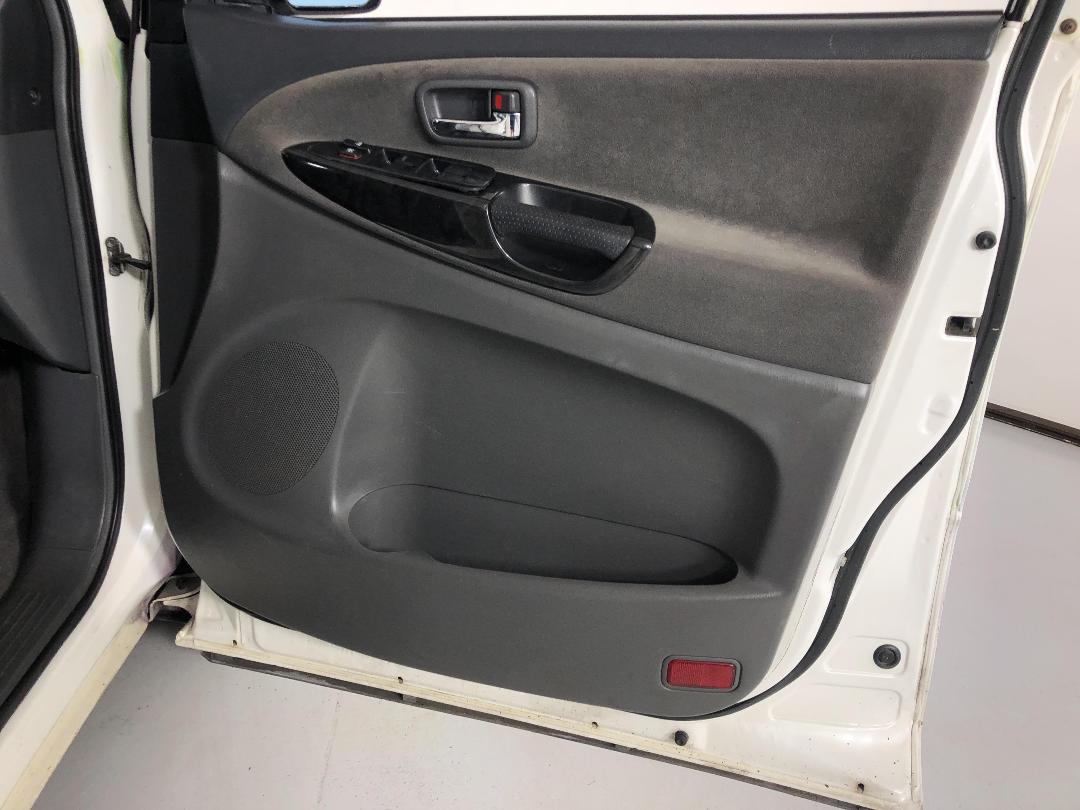 Photo '15' of Toyota Estima Photo '15' of Toyota Estima