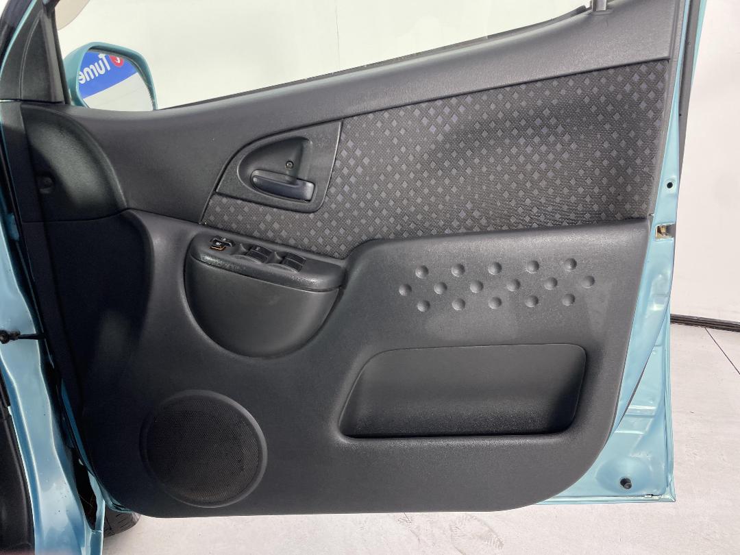 Photo '15' of Toyota Funcargo Photo '15' of Toyota Funcargo