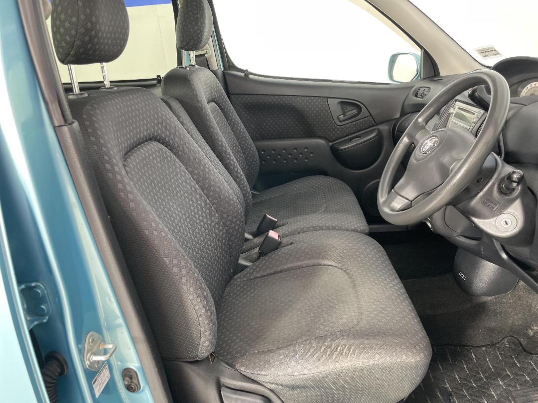 Photo '16' of Toyota Funcargo Photo '16' of Toyota Funcargo