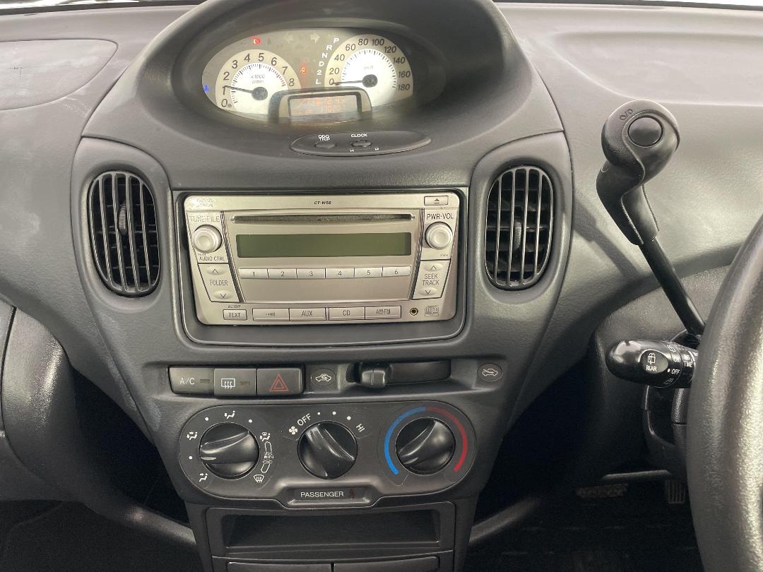 Photo '18' of Toyota Funcargo Photo '18' of Toyota Funcargo