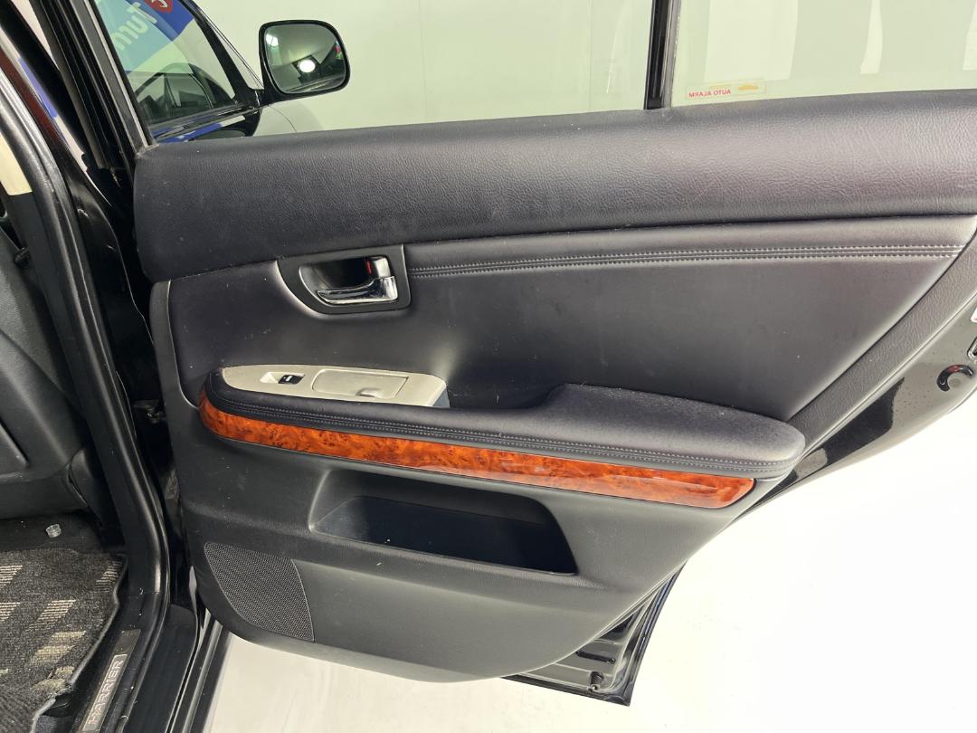 Photo '19' of Toyota Harrier Photo '19' of Toyota Harrier