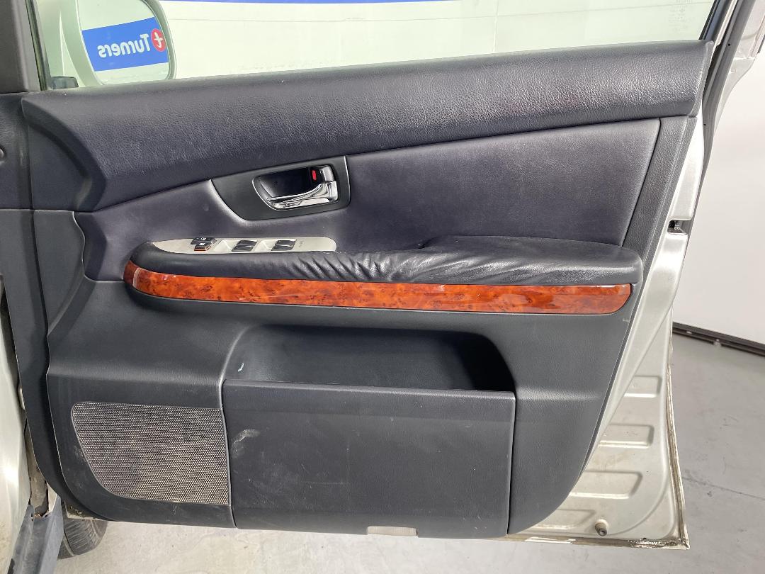 Photo '15' of Toyota Harrier Photo '15' of Toyota Harrier