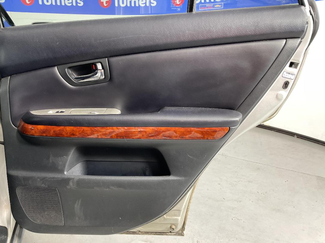 Photo '19' of Toyota Harrier Photo '19' of Toyota Harrier