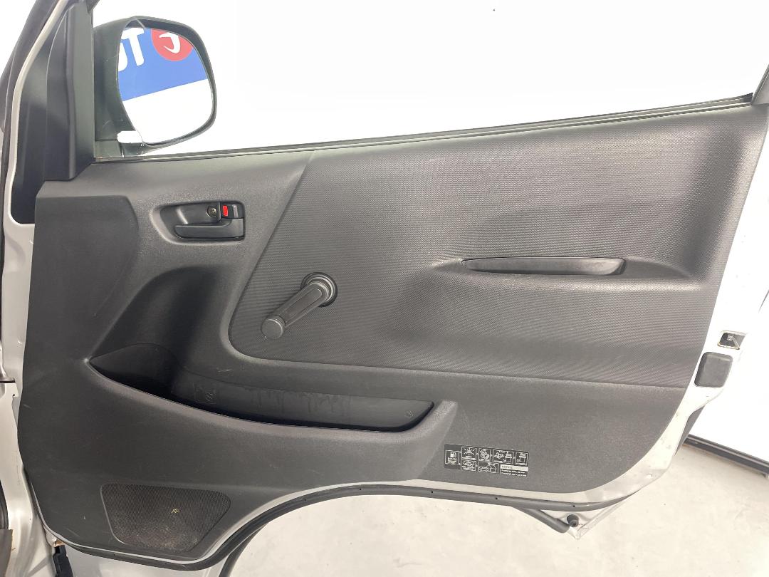 Photo '15' of Toyota Hiace Photo '15' of Toyota Hiace