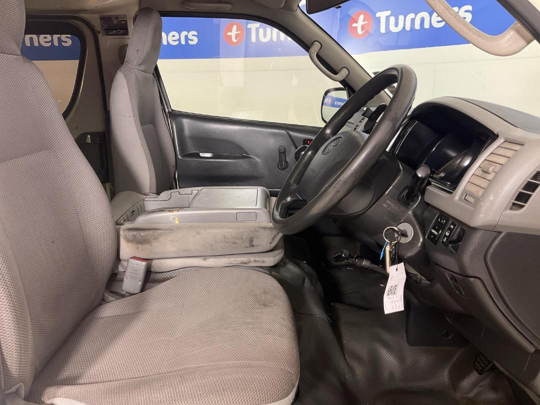 Photo '16' of Toyota Hiace