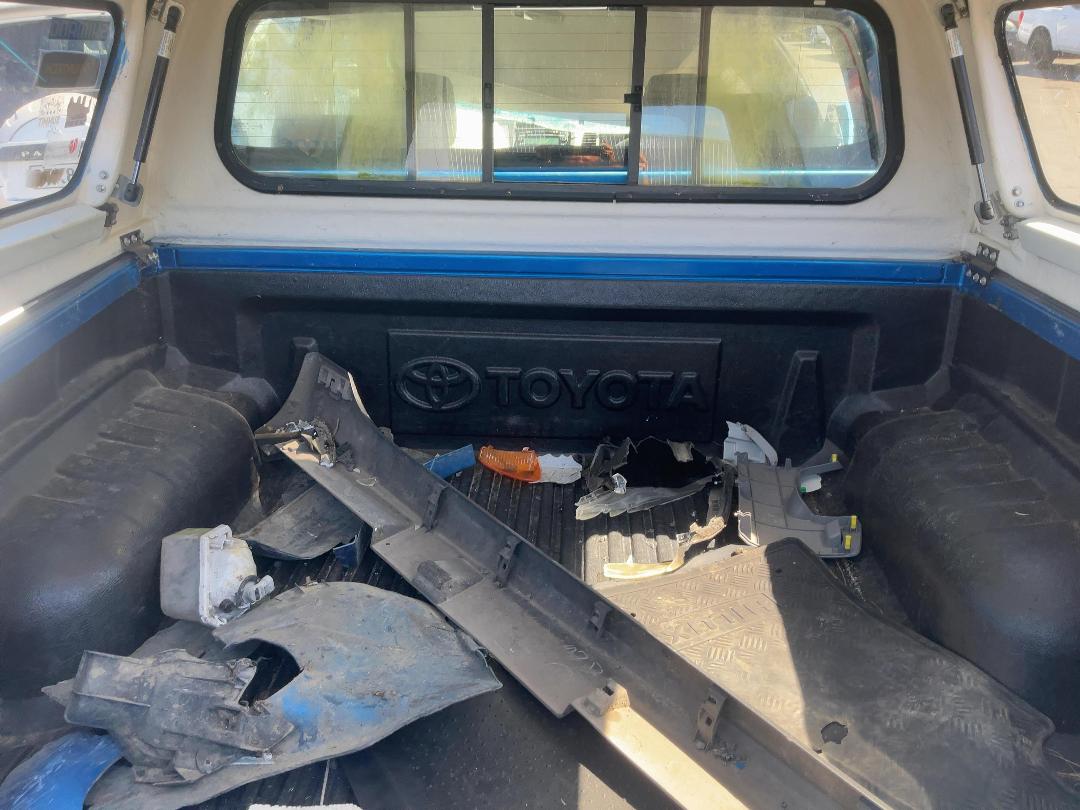 Photo '6' of Toyota Hilux TD SR5 DCU 4A