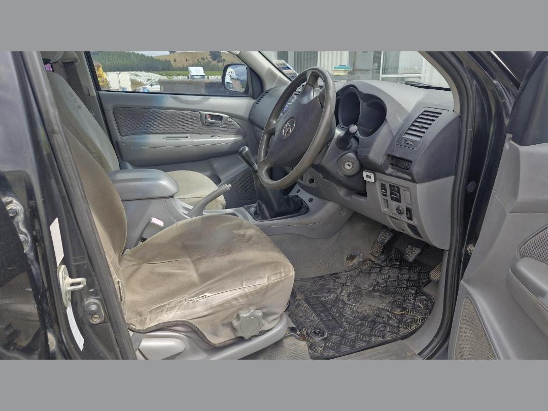 Photo '6' of Toyota Hilux TD SR5 DCU