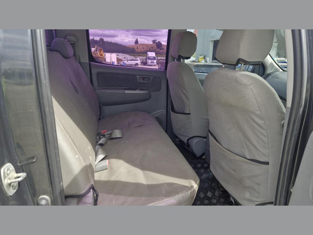 Photo '8' of Toyota Hilux TD SR5 DCU