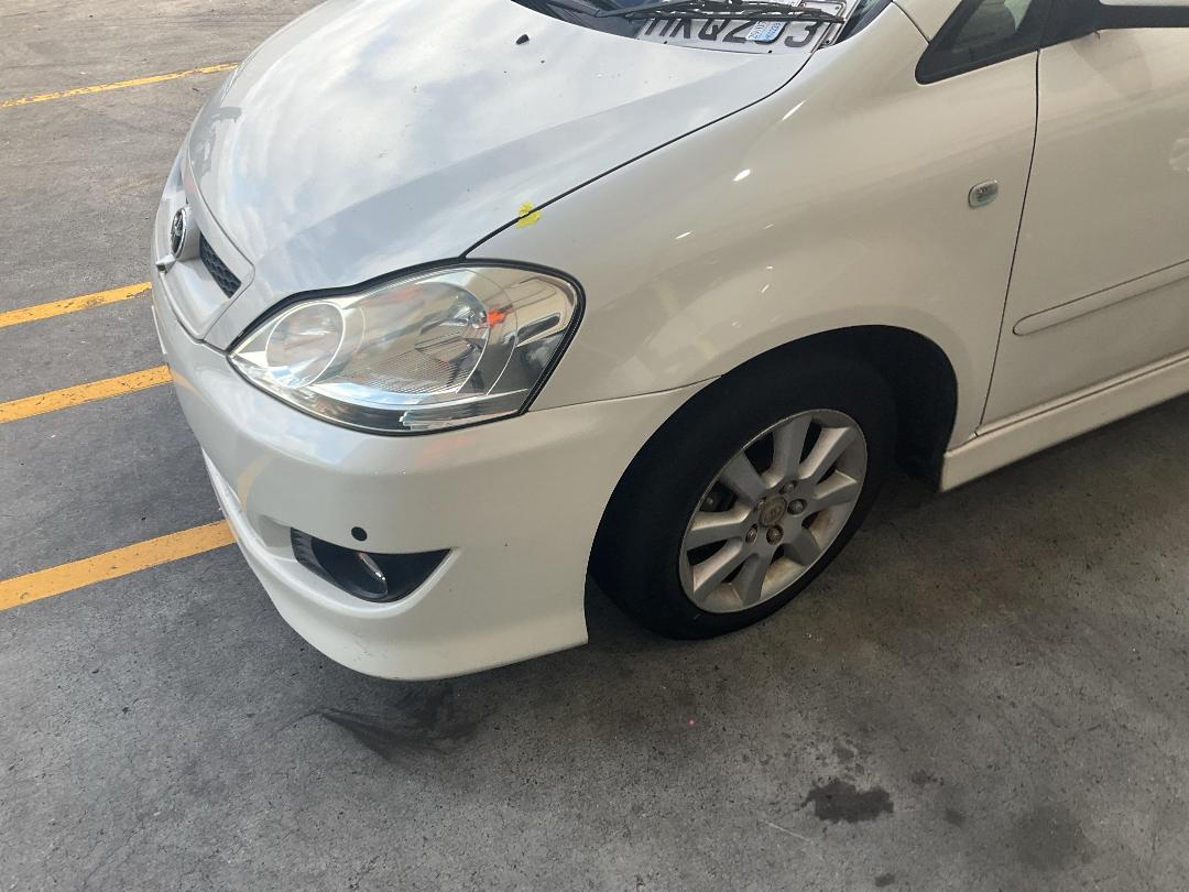 Photo '6' of Toyota Ipsum 240I