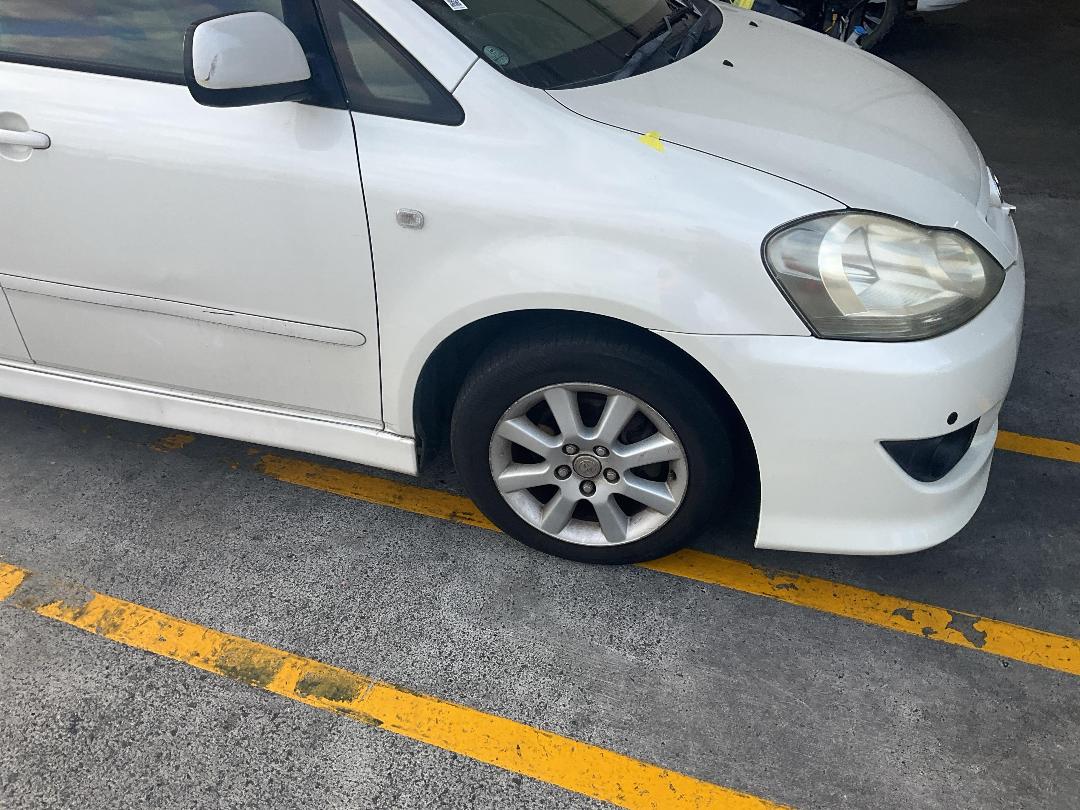 Photo '2' of Toyota Ipsum 240I