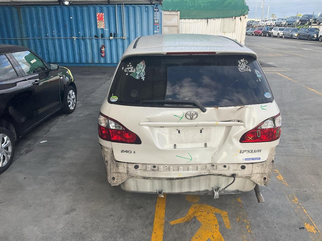 Photo '10' of Toyota Ipsum 240I