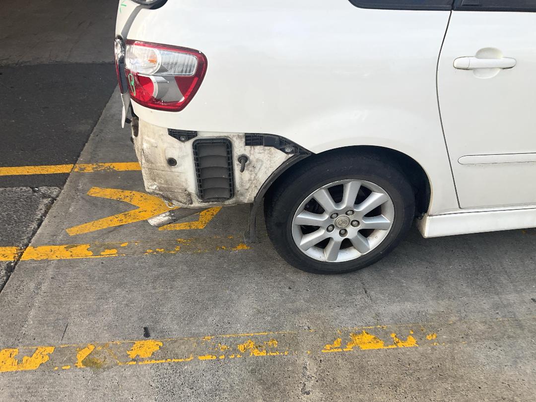 Photo '12' of Toyota Ipsum 240I